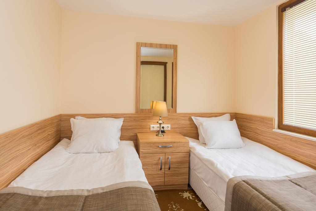 Hotel Venus Pantai Sunny Bagian luar foto