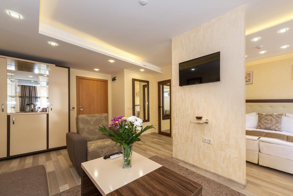 Hotel Venus Pantai Sunny Bagian luar foto