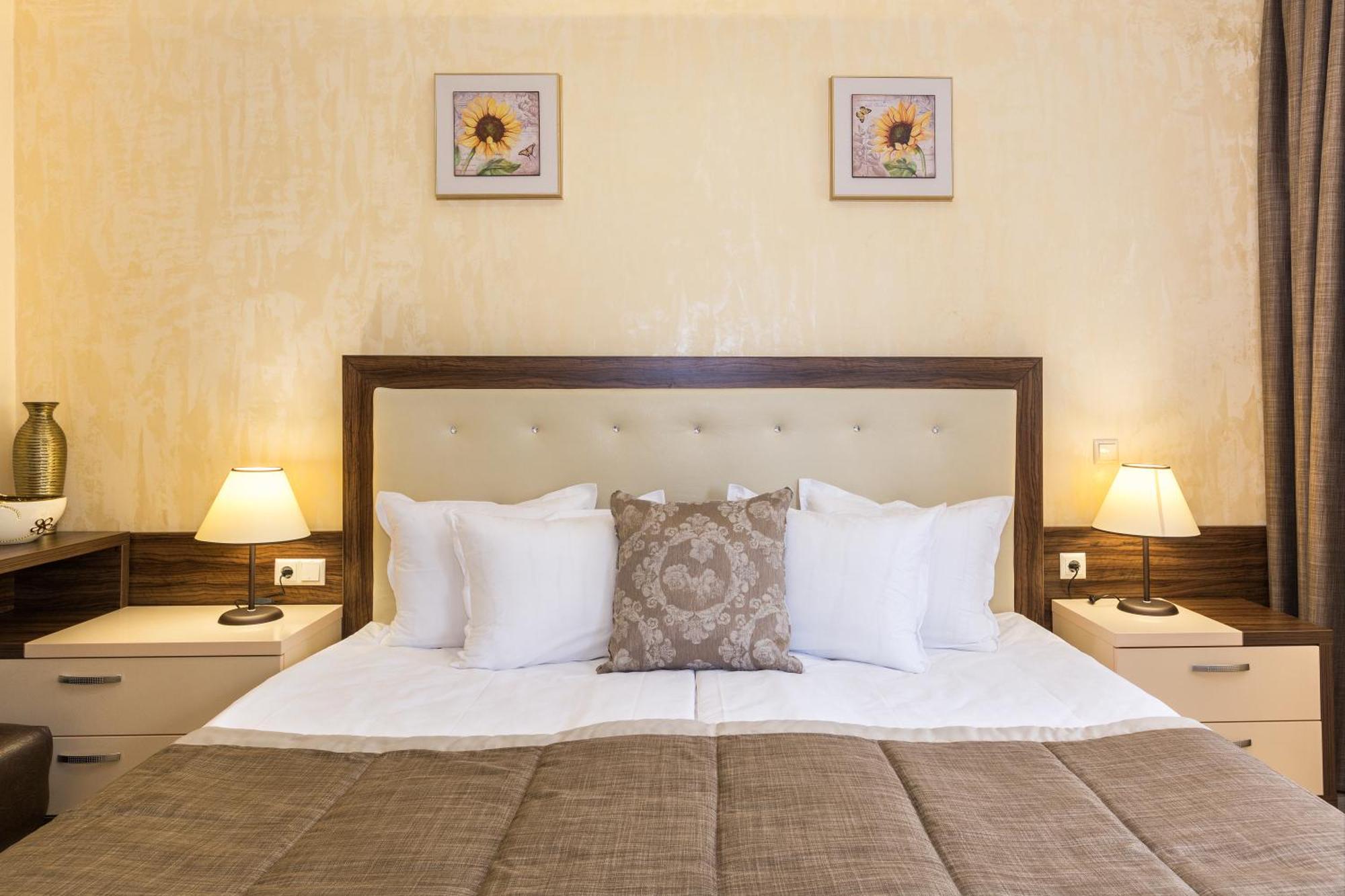 Hotel Venus Pantai Sunny Bagian luar foto
