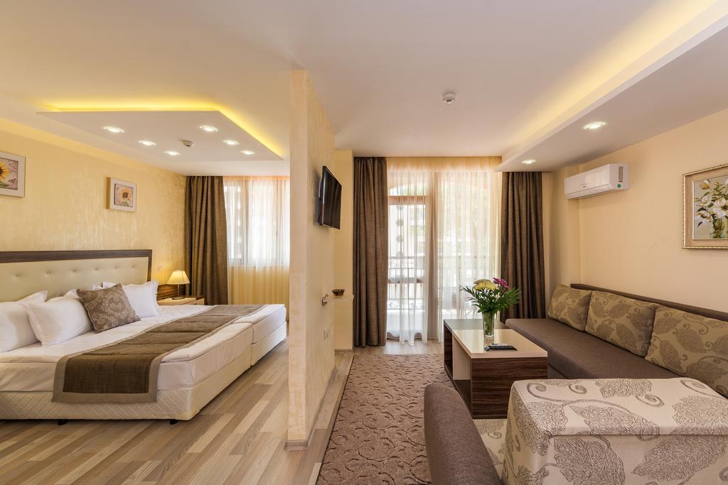 Hotel Venus Pantai Sunny Bagian luar foto
