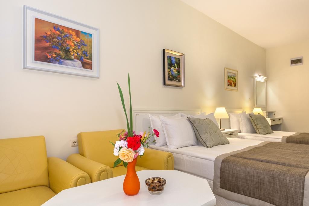 Hotel Venus Pantai Sunny Bagian luar foto