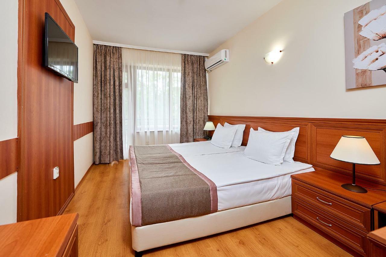 Hotel Venus Pantai Sunny Bagian luar foto