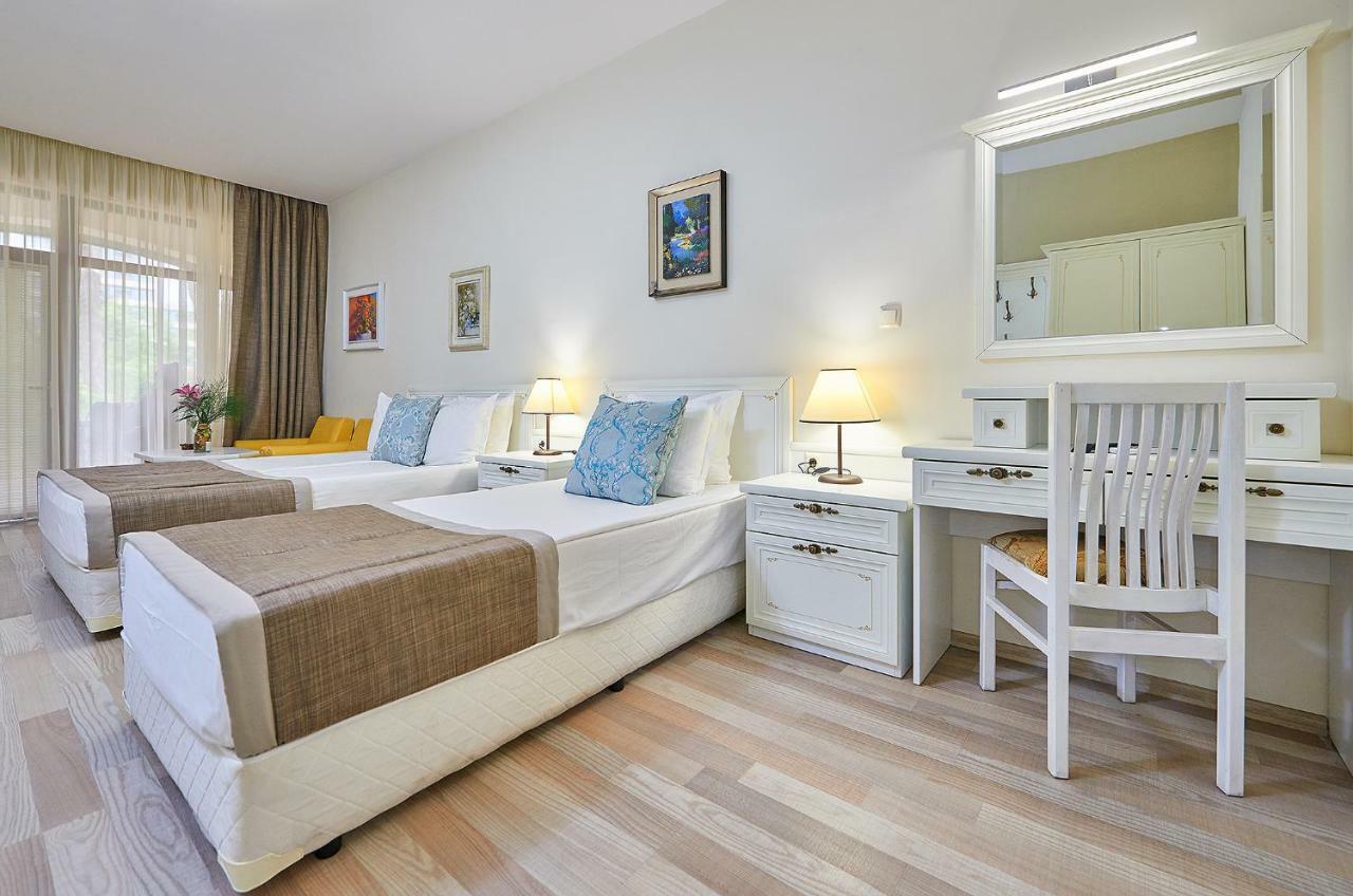 Hotel Venus Pantai Sunny Bagian luar foto