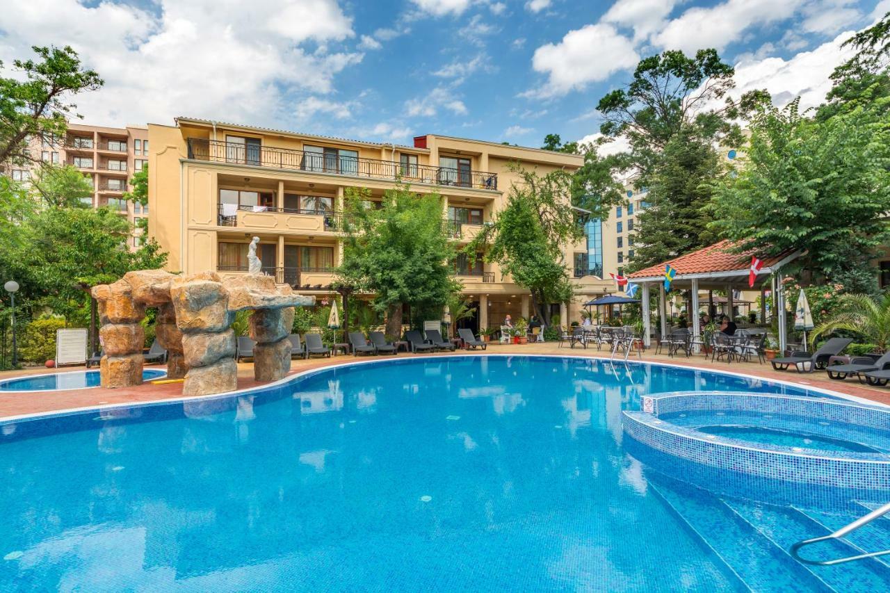 Hotel Venus Pantai Sunny Bagian luar foto